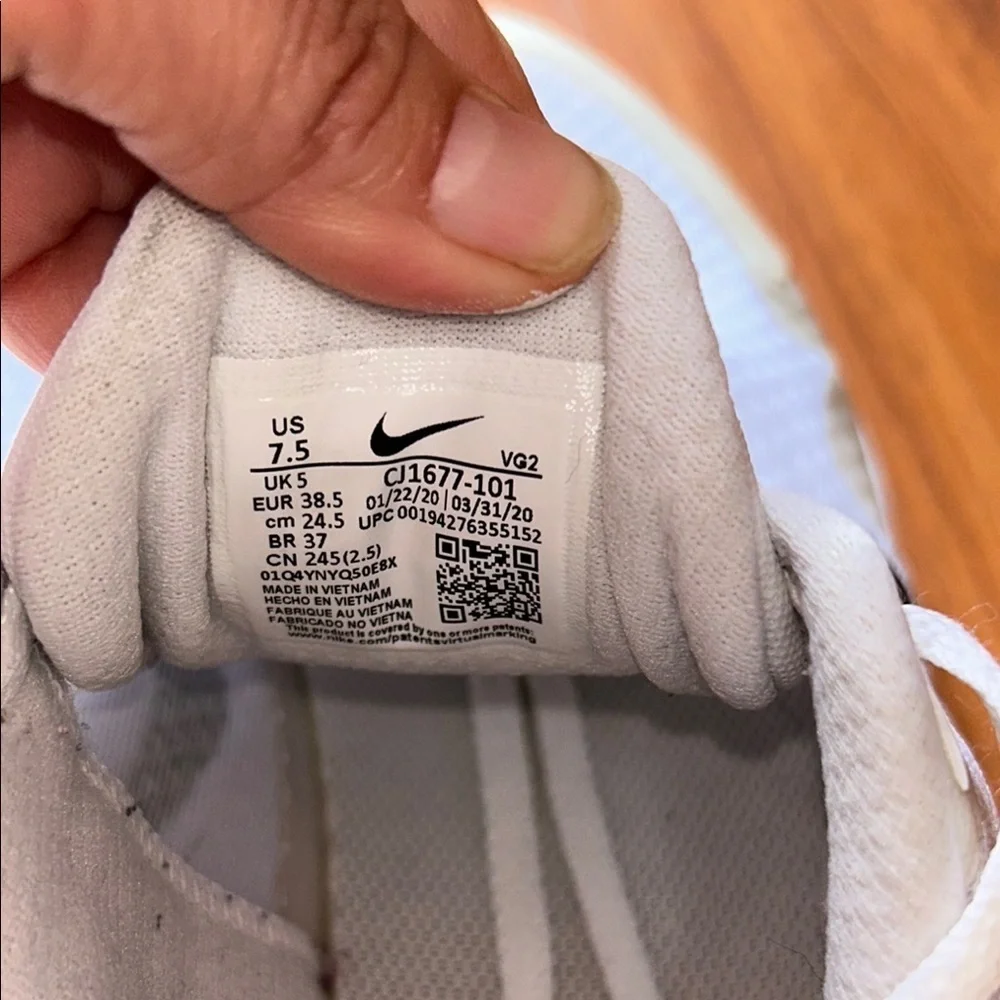 Nike White and orange Sneakers Lightweight Breathable Design